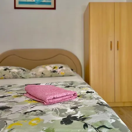 Neven Apartamento