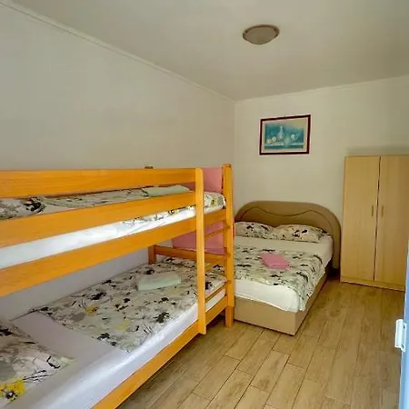 Neven Apartamento Omiš