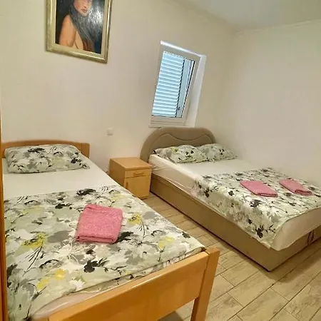 Neven Apartamento