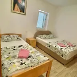 Neven Apartment